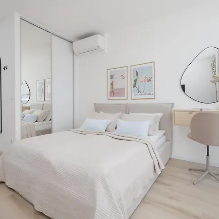 Lux Center Browary Warszawskie By Renters *